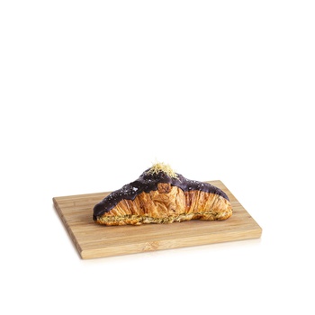 Spinneys Pistachio Kunafa Croissant 147g
