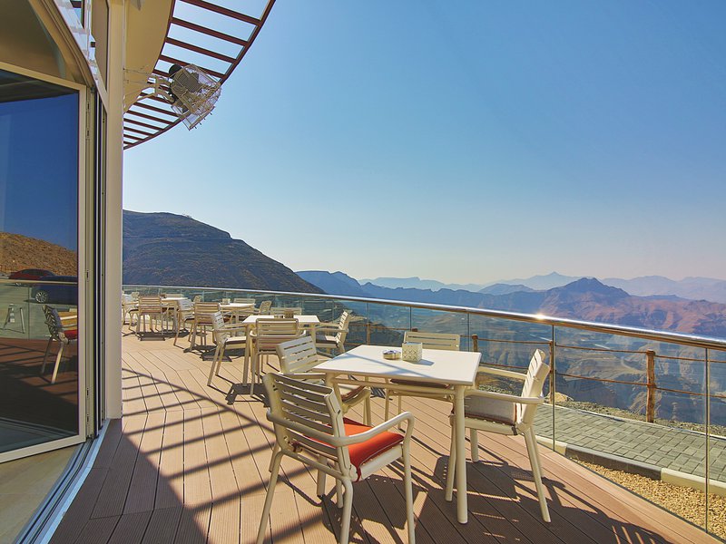 طعام لذيذ ومناظر جميلة