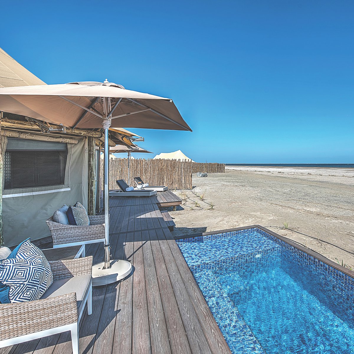 إقامة على شاطئ البحر