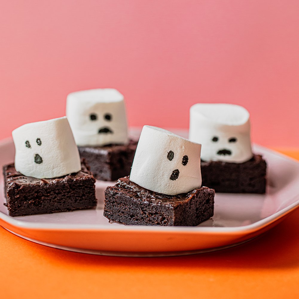 براوني بالأفوكادو وماشميلو الشبح أنطونيو