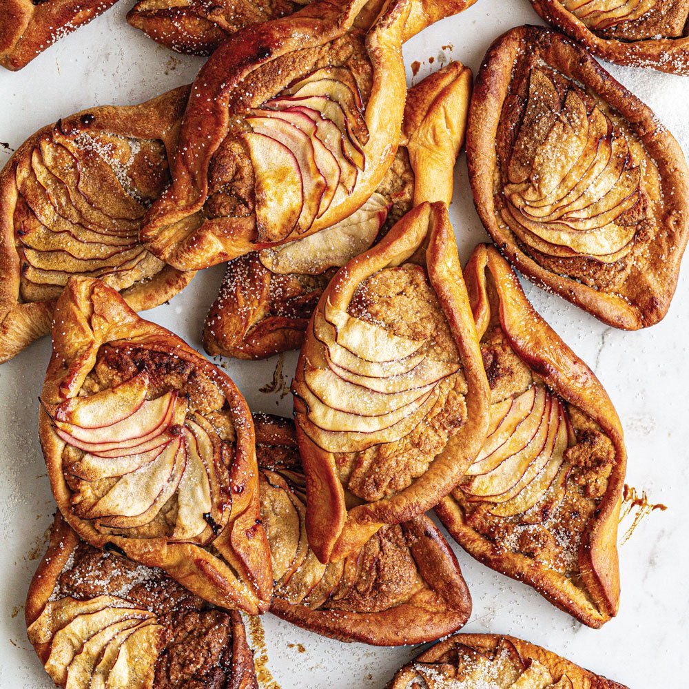 Apple and cinnamon fatayer