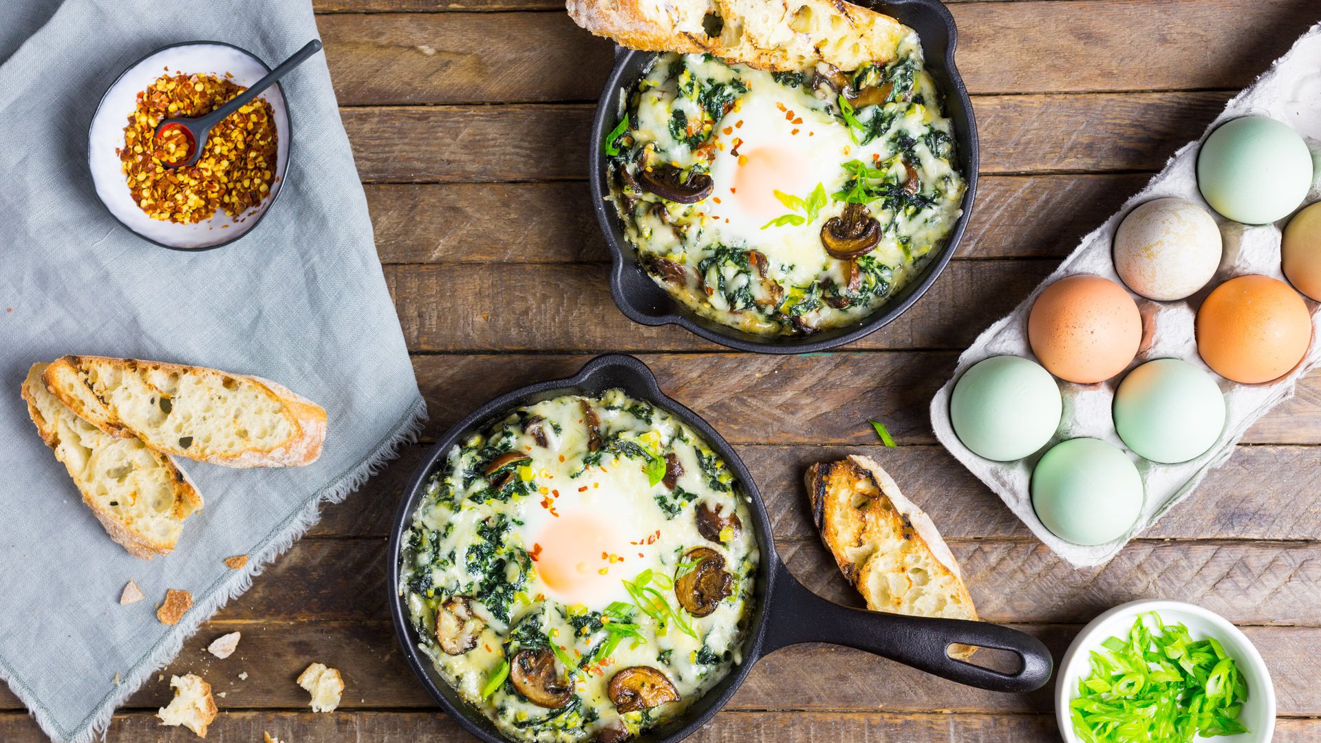 بيض مخبوز مع الأعشاب والخضروات