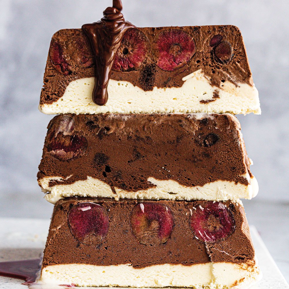 كيك بلاك فورست بالآيس كريم