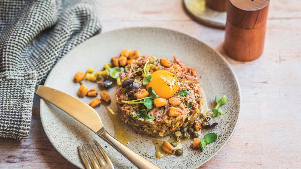 Boerewors tartare with crunchy barbecue corn