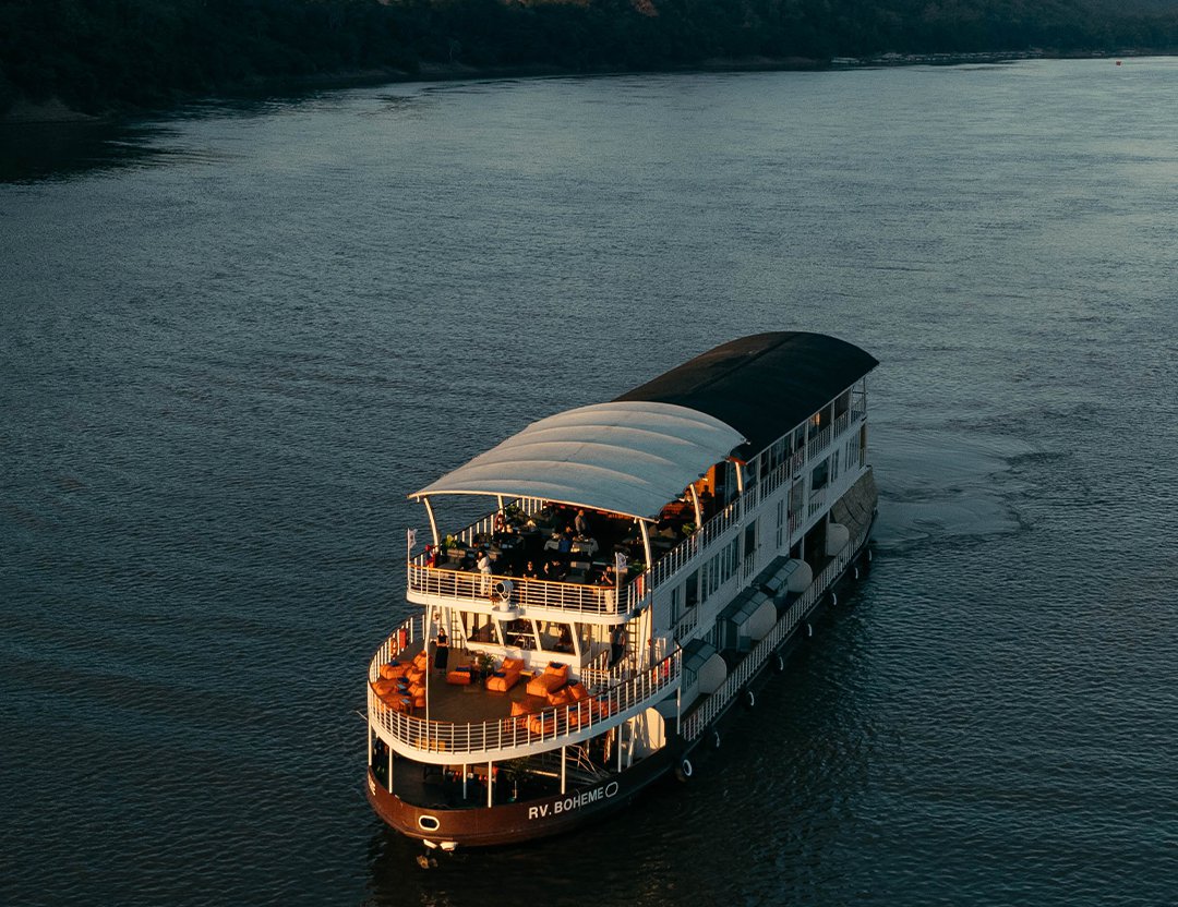 Sunset drinks and canapés are served every day during the cruise