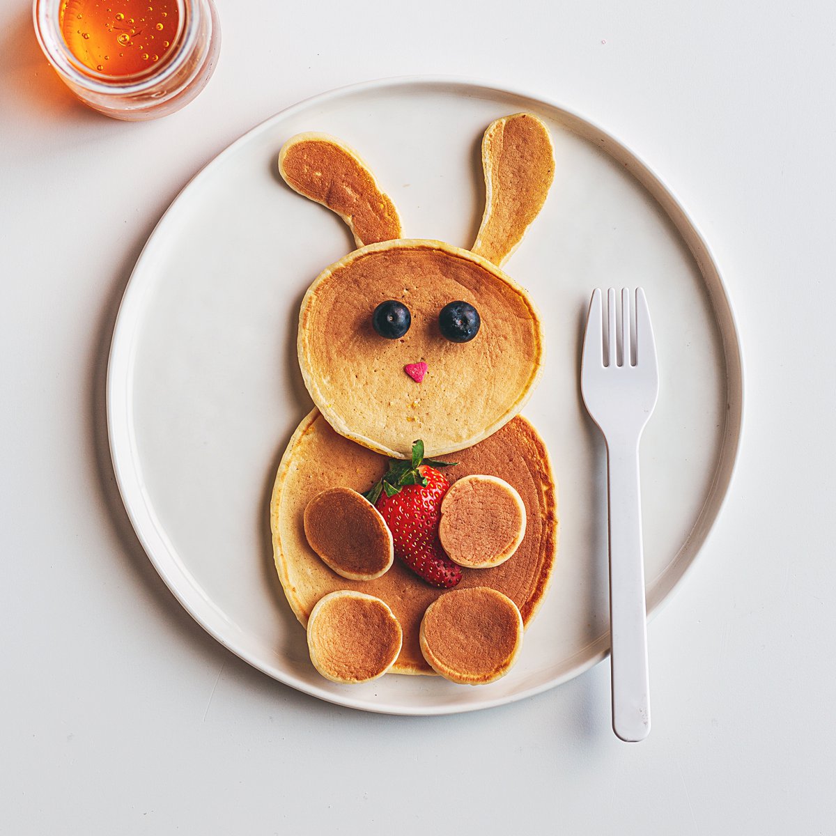 فطائر بانكيك للفطور على شكل أرنب