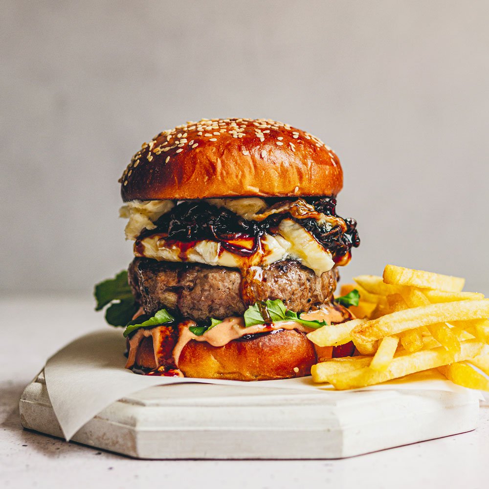 برجر داليا صُبرا بنخاع العظم وجبنة بريلات سافارين