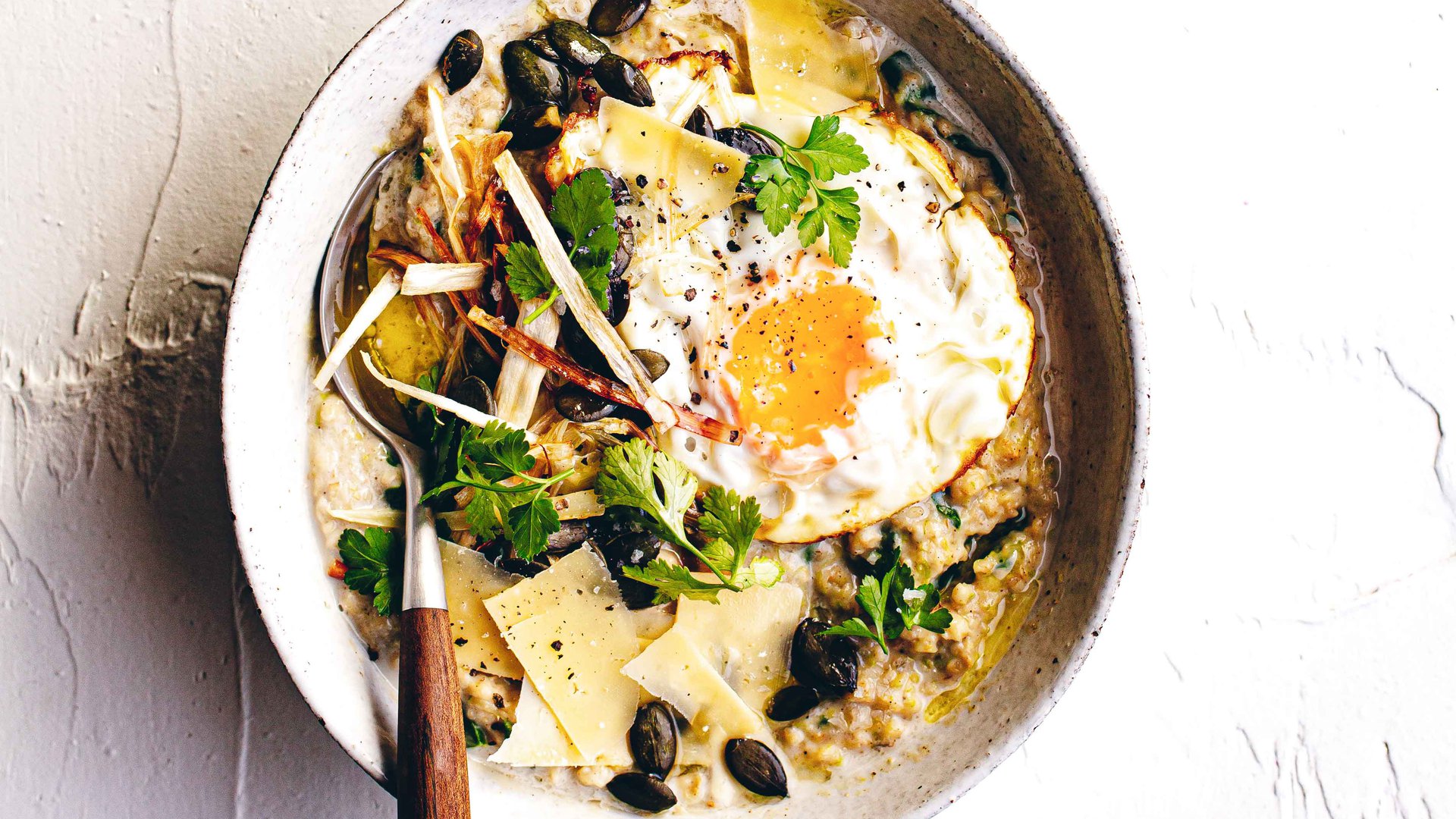 الشوفان مع الكوسة وجبن البارميزان