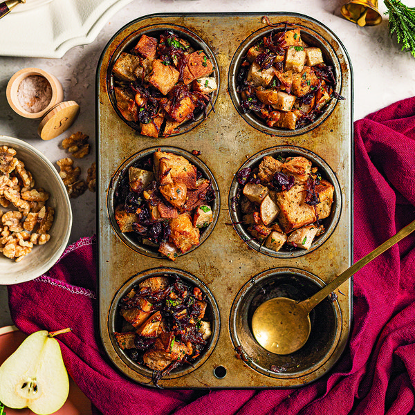 Caramelised onion, pear and walnut stuffing - for poultry and game