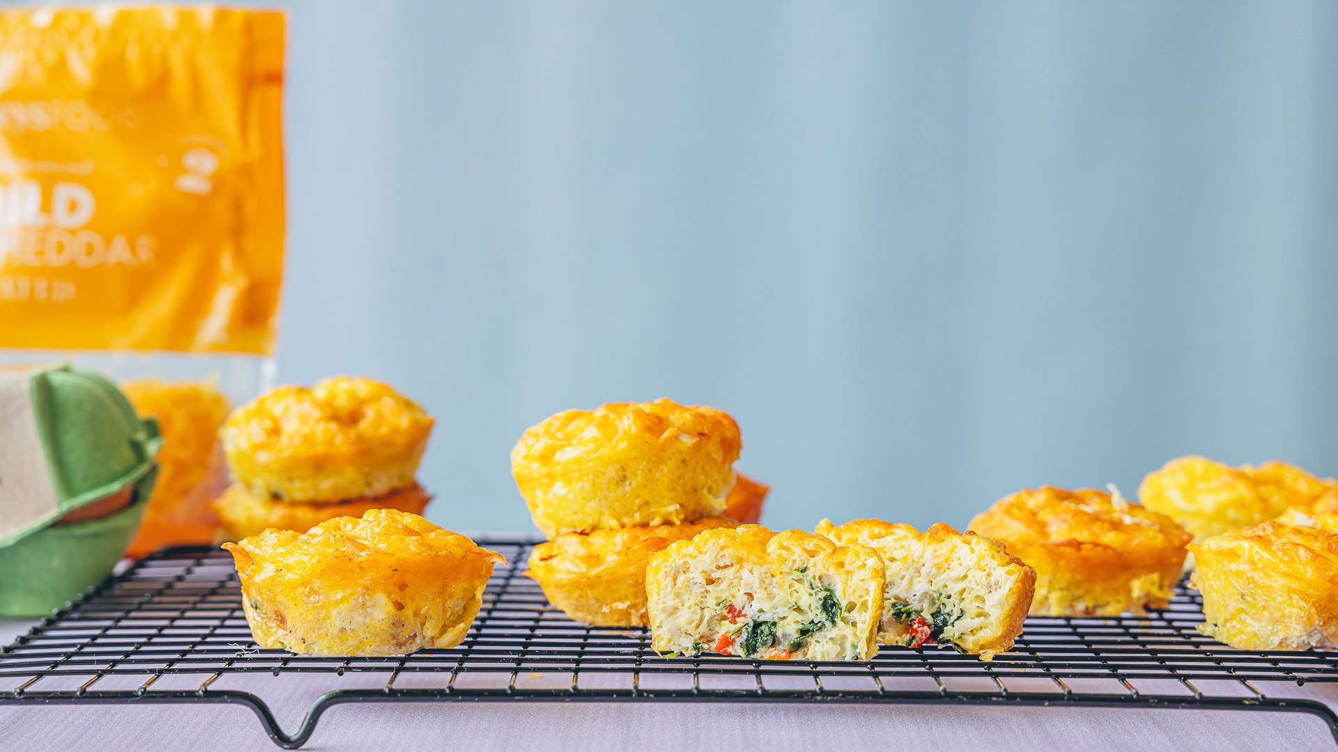Cheesy chicken quiche bites