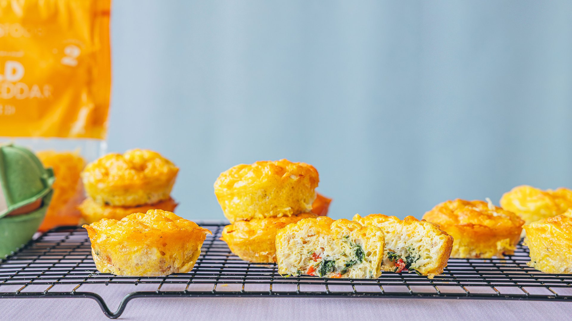 Cheesy chicken quiche bites