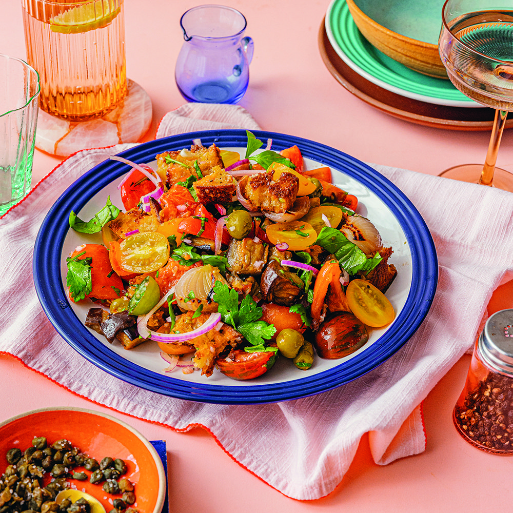 سلطة البانزانيلا مع الكابوناتا المقرمشة