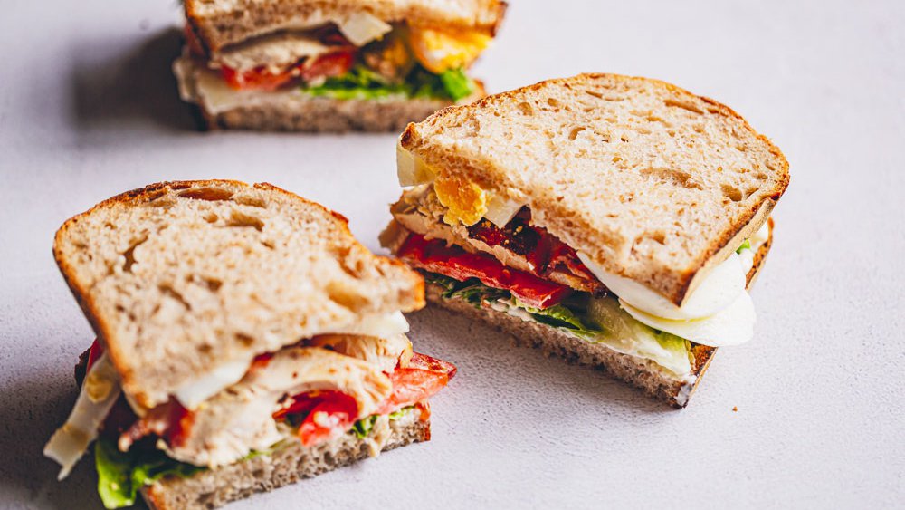 كلوب سندويش بالدجاج