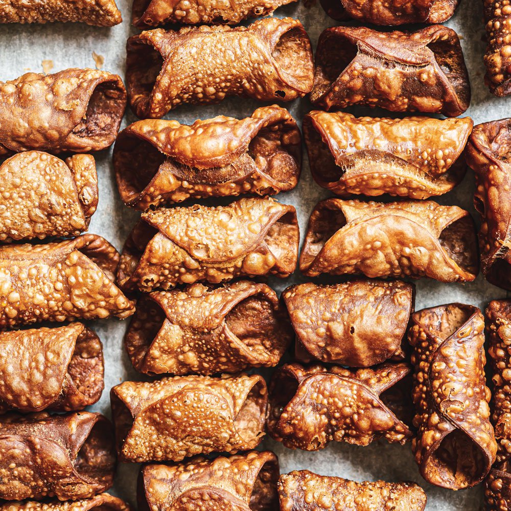 كانولي بالقهوة والشوكولاتة