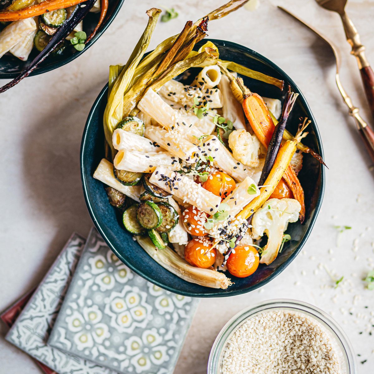 سلطة الطحينة والمعكرونة الباردة