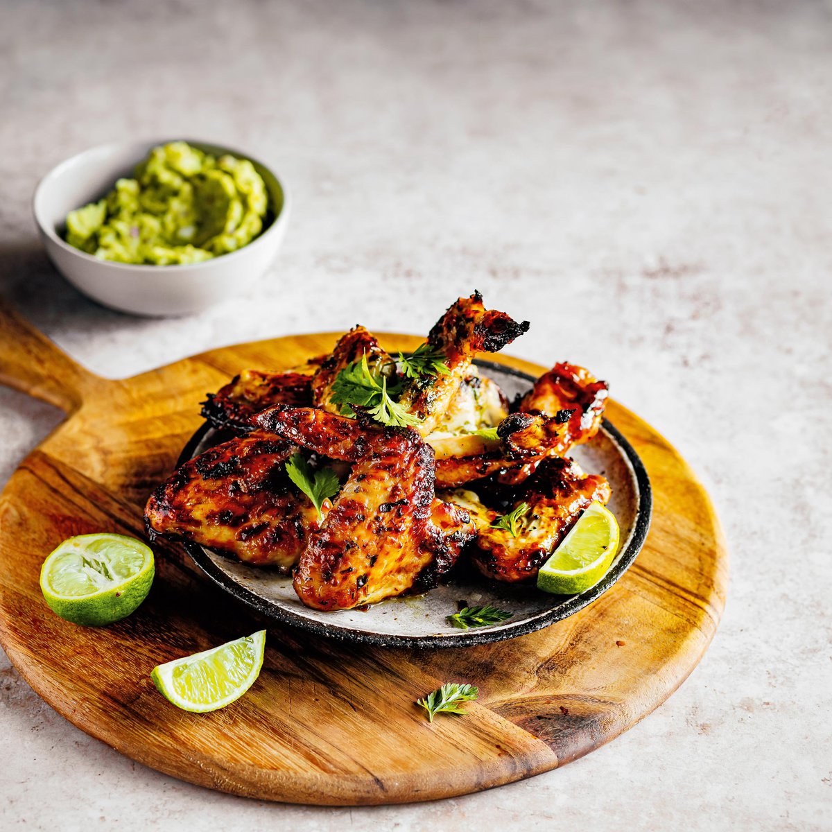 أجنحة الدجاج بالكزبرة والليمون والفلفل الحار