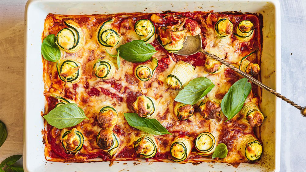 لفائف الكوسى وجبنة الريكوتا المخبوزة