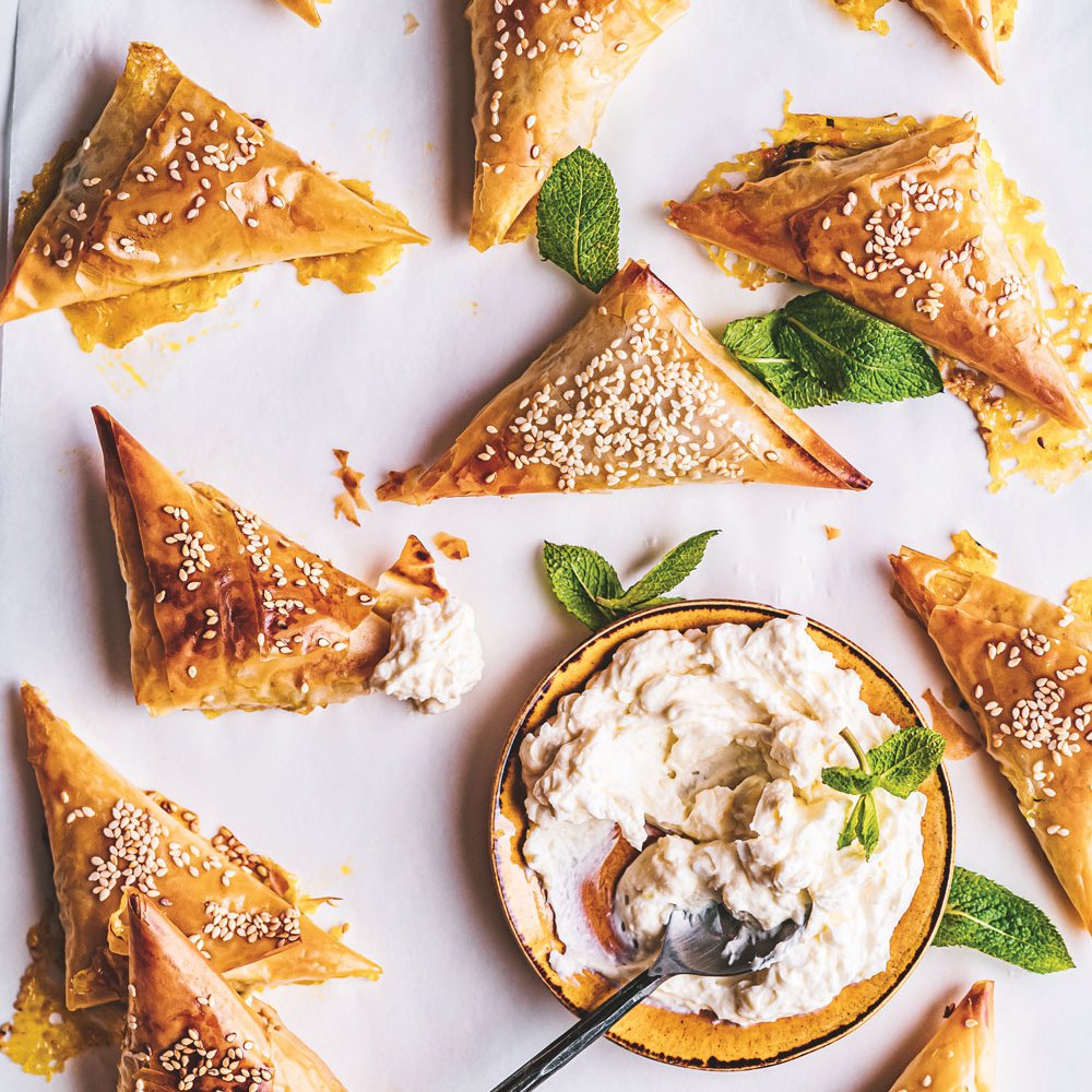 عجينة بوريك بالجزر وجبنة الفيتا مع الفيتا بالفلفل الأسود