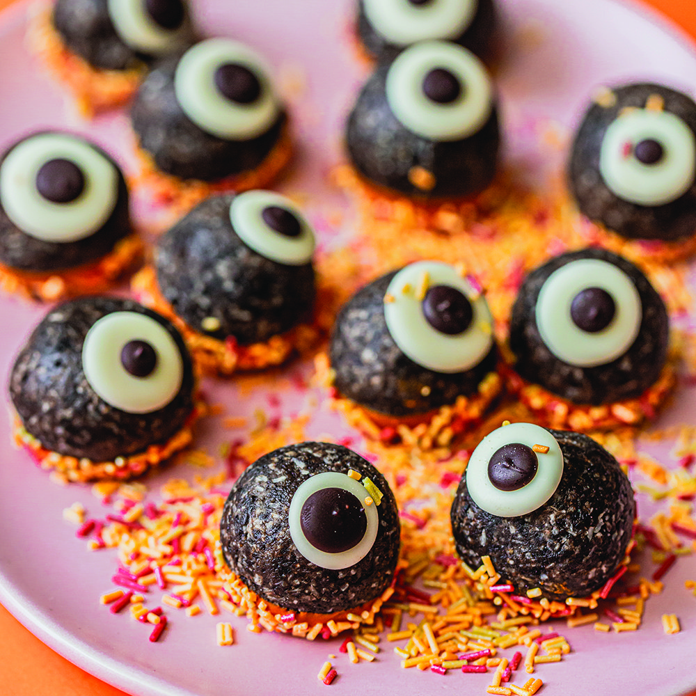 كرات داو بجوز الهند والأوريو مزيّنة بالترافل