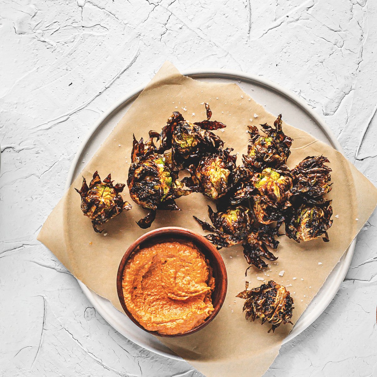 كرنب بروكسيل المقلي مع المُحمرة