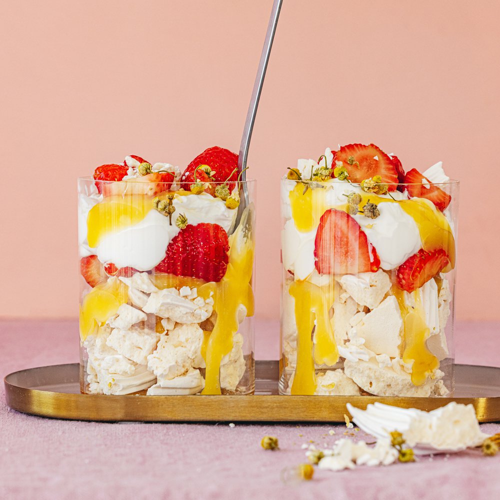 Earl grey Eton mess with lemon curd cream