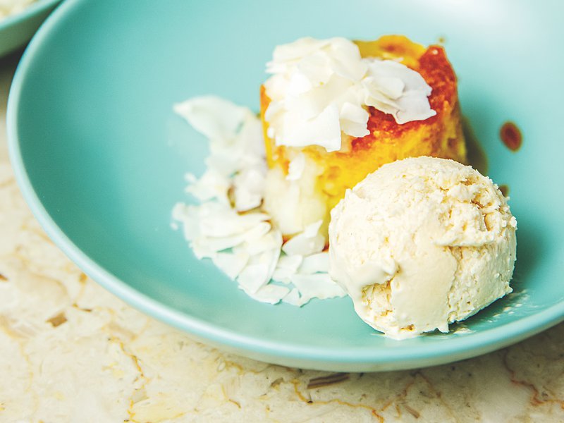 حلوى مع جوز الهند والسميد والأناناس