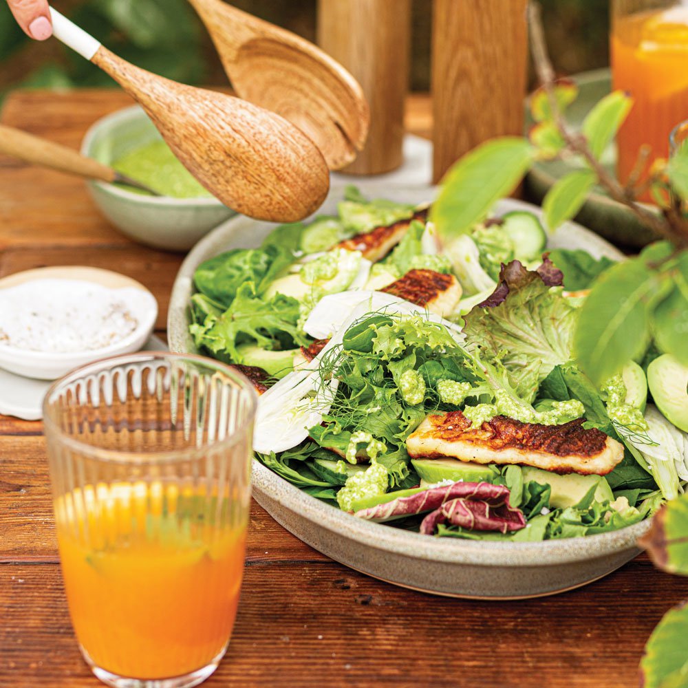 Green halloumi salad with asparagus pesto