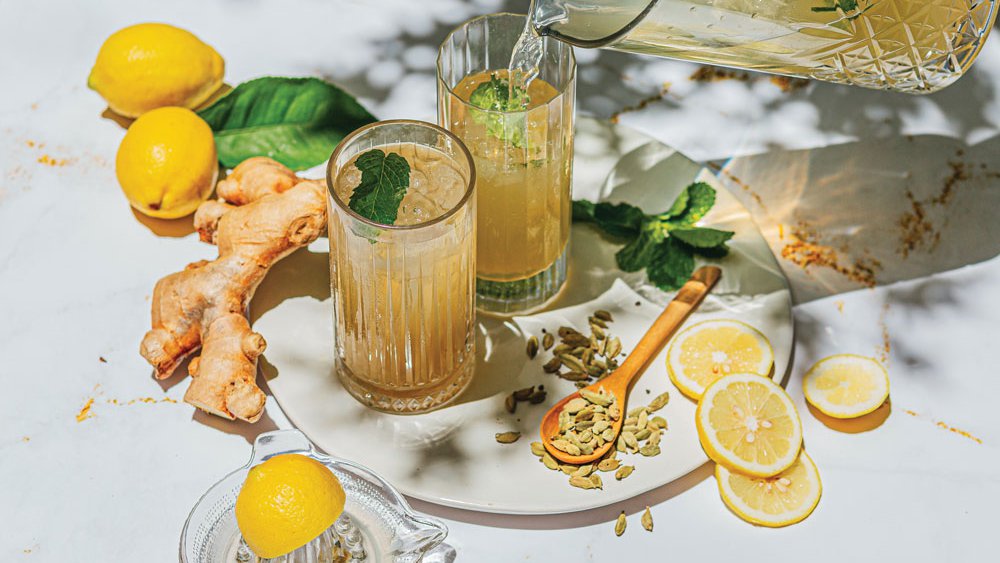 Green tea and cardamom lemonade