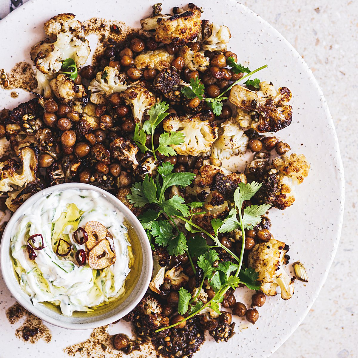 قرنبيط مع صلصة الرايتا الهندية