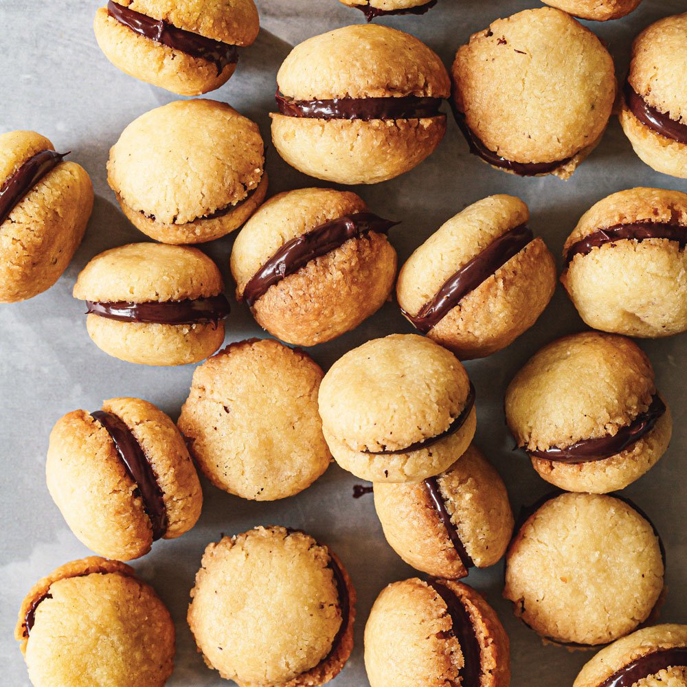 Hazelnut lady’s kisses ‘baci di dama’