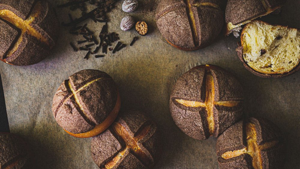 Hot cross concha buns