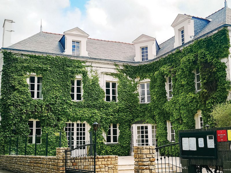 Breton cake | the exterior of Le Manoir De La Régate