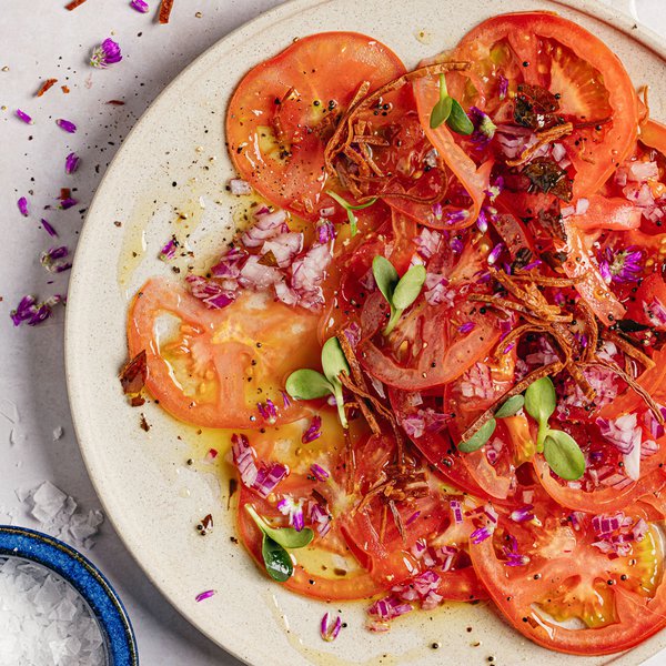 Tomato salad with curry oil dressing