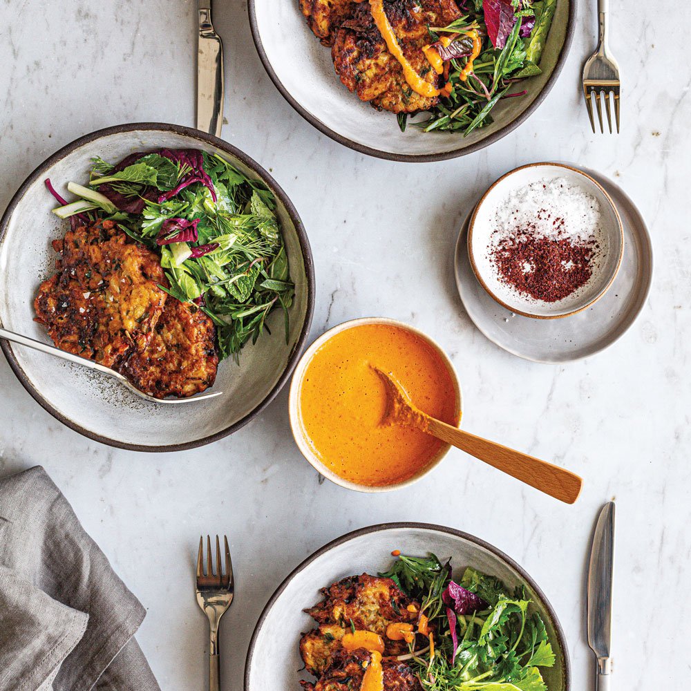 شطائر البطاطا والأعشاب العراقية مع سلطة الأعشاب العمانيّة