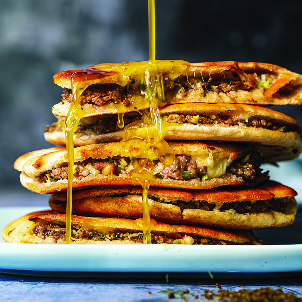 عرايس لحم غنم مع صنوبر مدهونة بالزبدة والزعتر