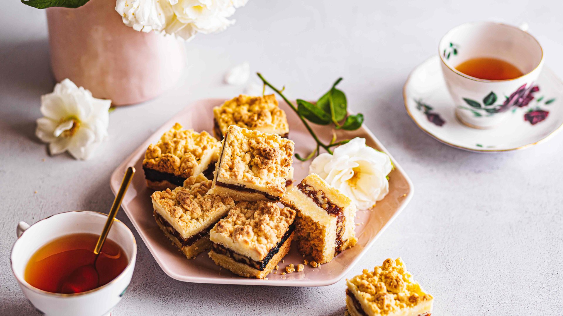 Ma’amoul crumble bars