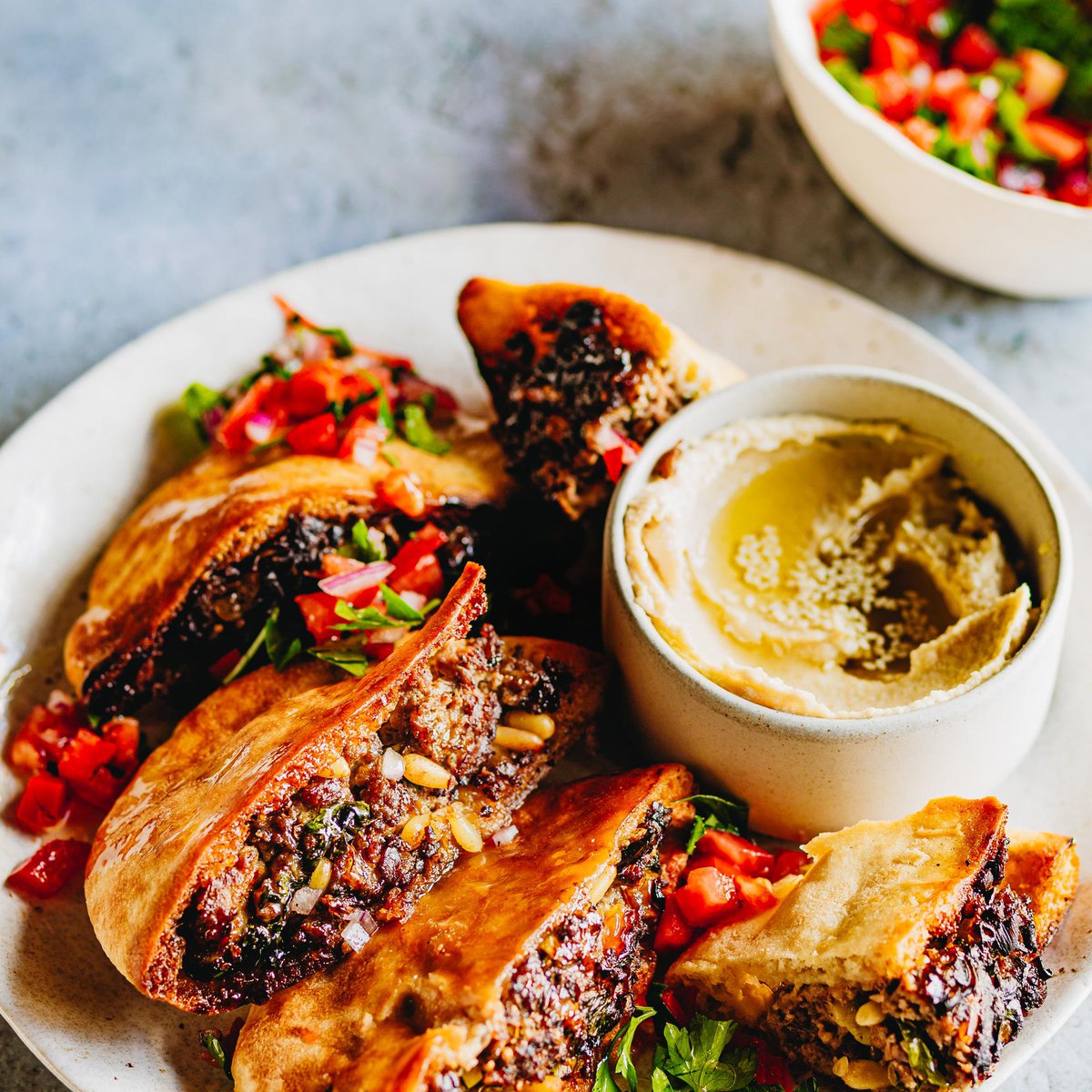 فطائر العرايس بلحم الضأن مع البقدونس والطحينة