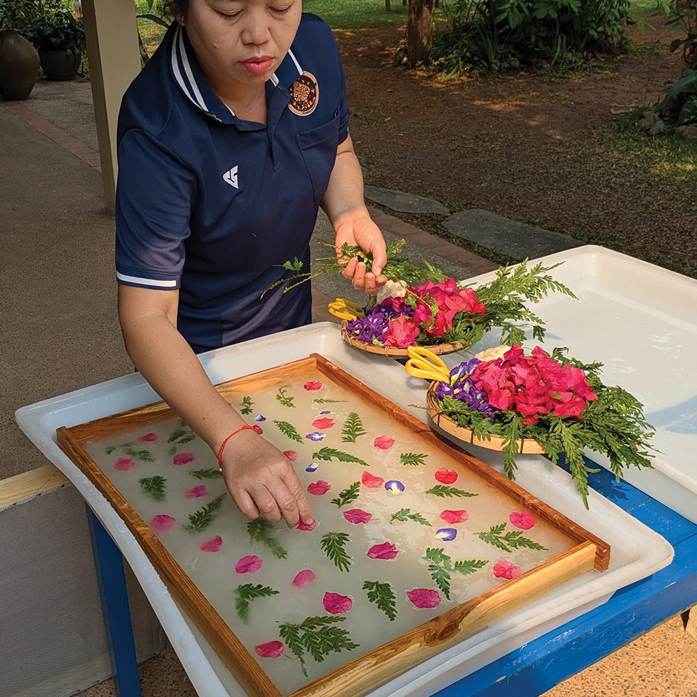 Adding petals and leaves to the raw saa paper sheet