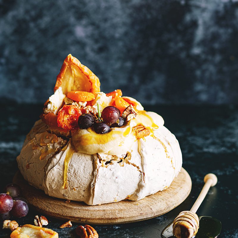 Pavlova with Saint-Marcellin cheese and dried fruit