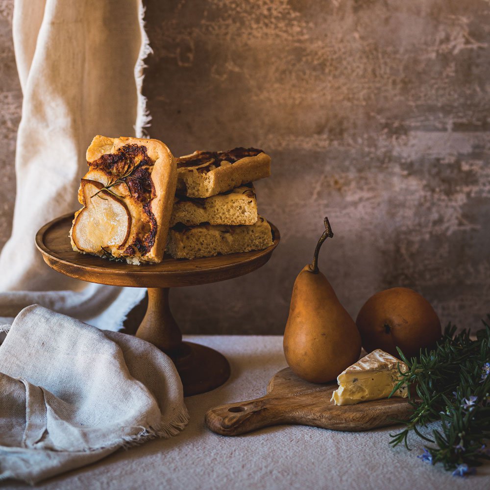 فوكاتشيا الإجاص وجبنة غورغونزولا