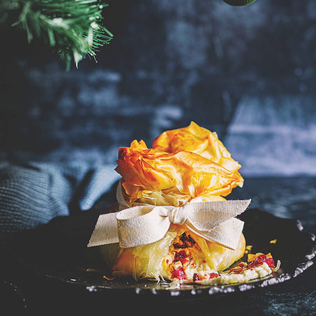 Phyllo-wrapped camembert with cranberry chutney