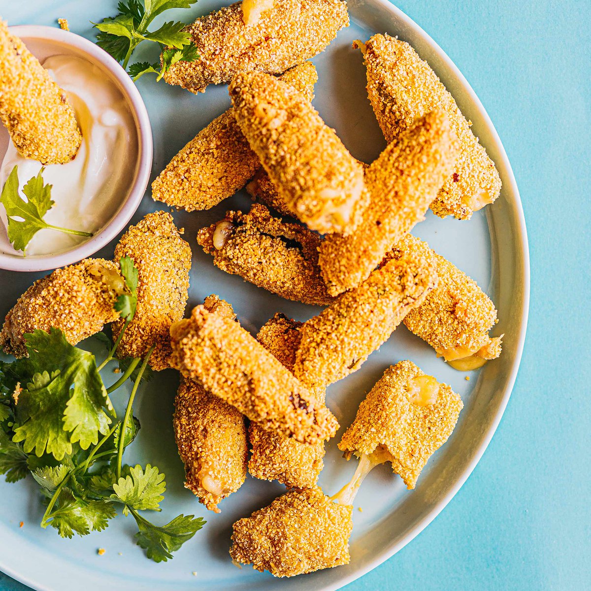 Polenta-crusted jalapeño chilli poppers