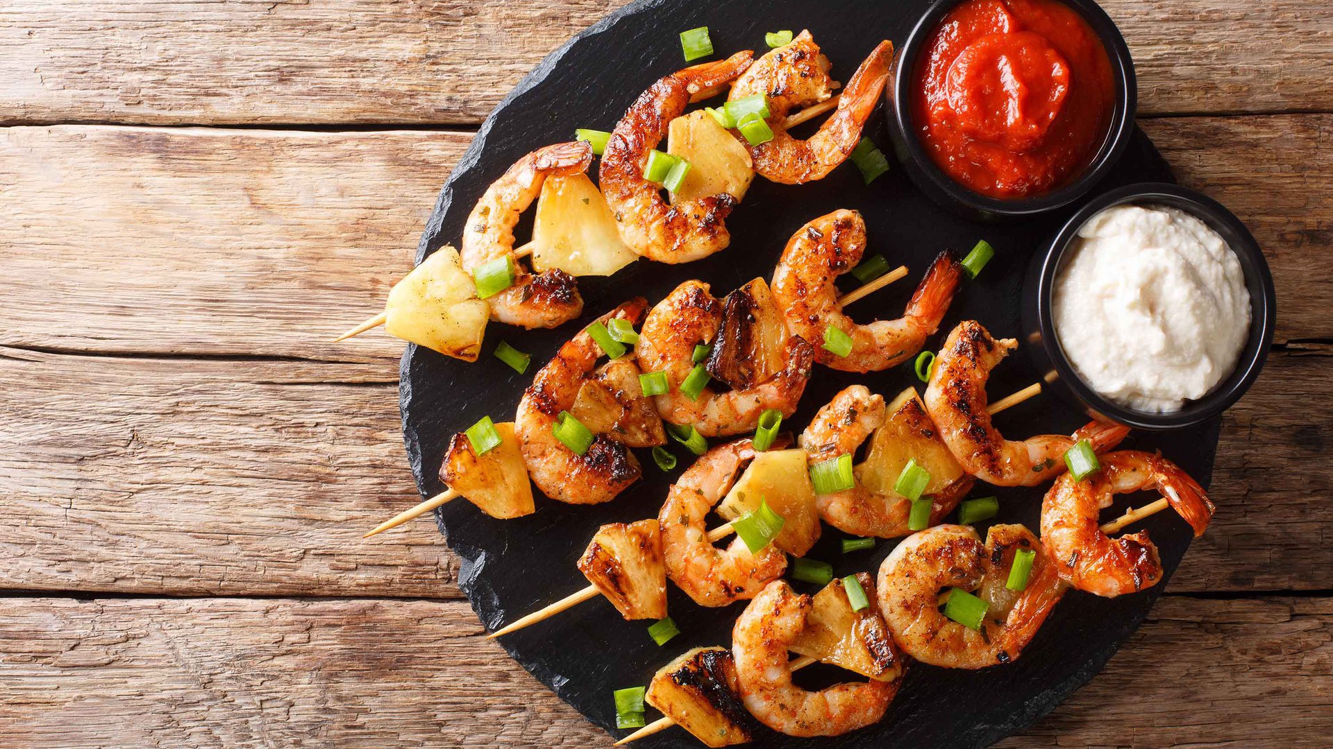 أسياخ الروبيان والأناناس