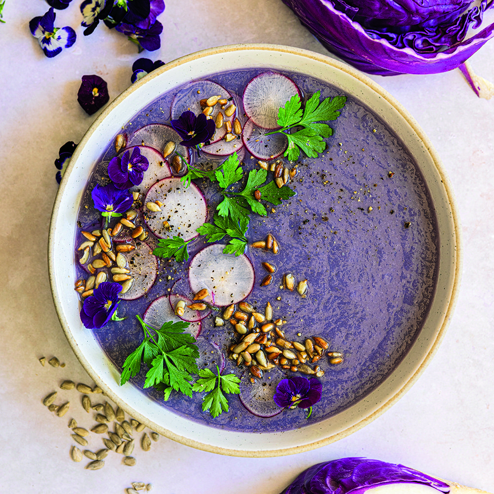 شوربة الملفوف البنفسجي والبطاطا