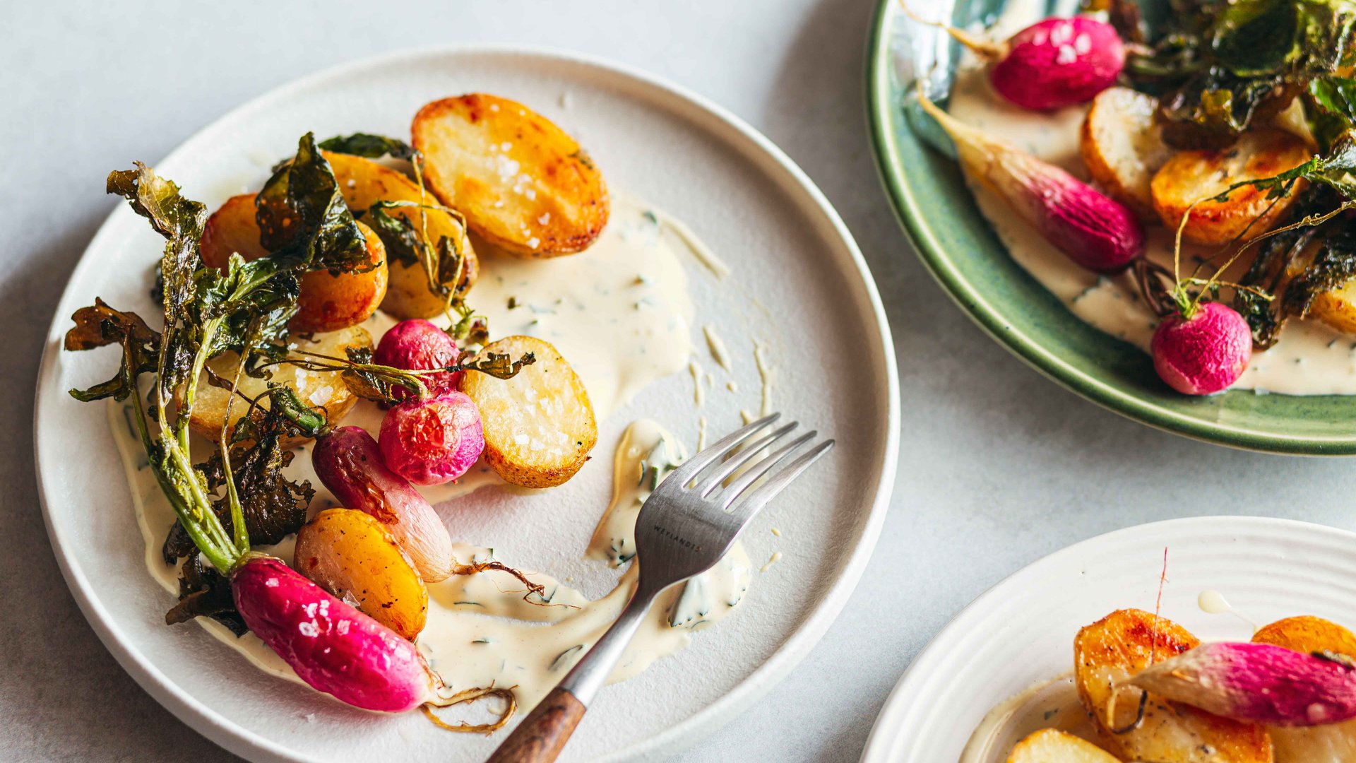 سلطة البطاطا والفجل المشوي