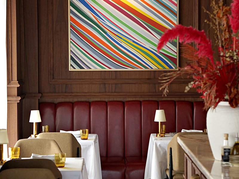 Aarancini nigiri with wagyu and caviar │ The interiors of the restaurant are classically designed │ Spicy duck and Sriracha pizza │ Burrata with pomegranate, datterini tomatoes and frozen tomato