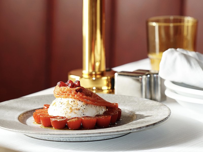 Aarancini nigiri with wagyu and caviar │ The interiors of the restaurant are classically designed │ Spicy duck and Sriracha pizza │ Burrata with pomegranate, datterini tomatoes and frozen tomato