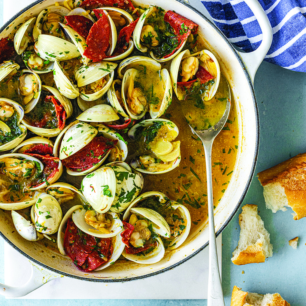 بطلينوس بالزعفران وتشوريزو لحم البقر