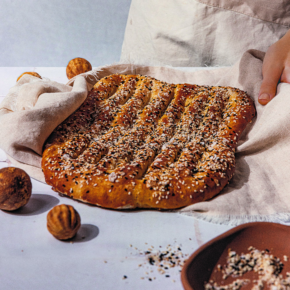 Sesame and black lime barbari