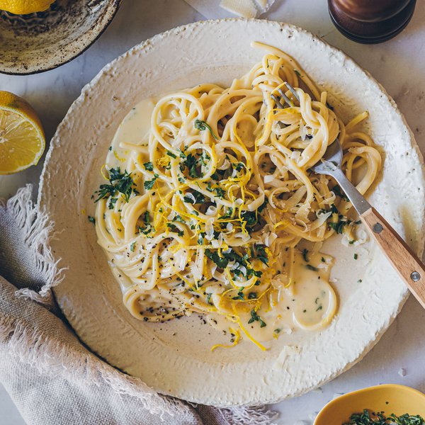 Spaghetti with lemon and parsley alfredo sauce